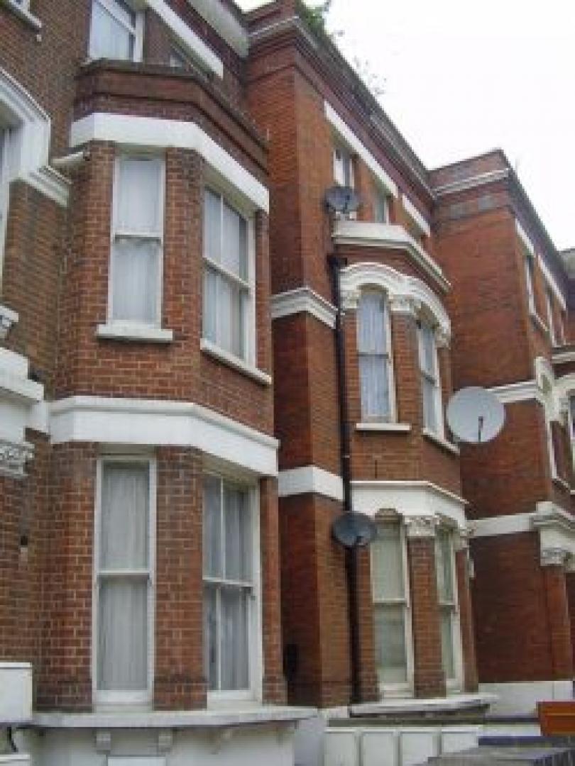 			Studio Apartment, 1 bath, 1 reception House			 West End Lane, WEST HAMPSTEAD NW6